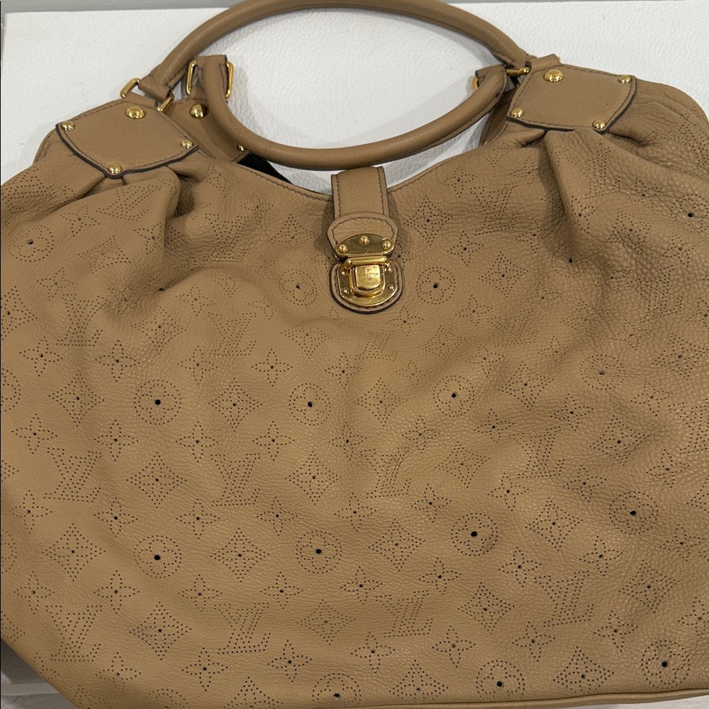 Louis Vuitton Beige Shoulder Bag with Gold Hardware
